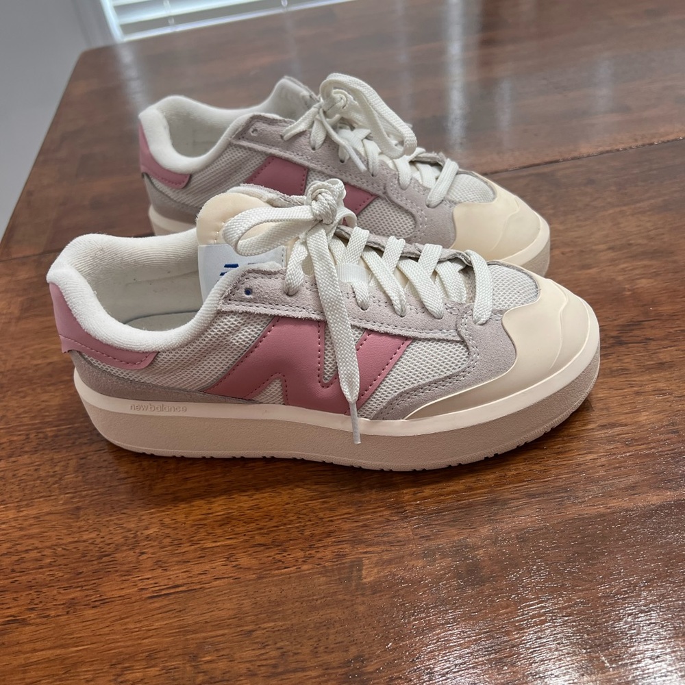Women’s 6.5 new balance sneakers